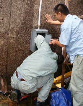 义务新接管道，解决水压不足问题