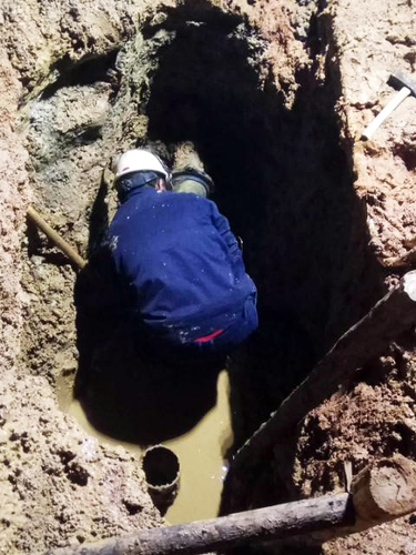 亿德体育连夜完成云南印象小区DN200管道维修任务1