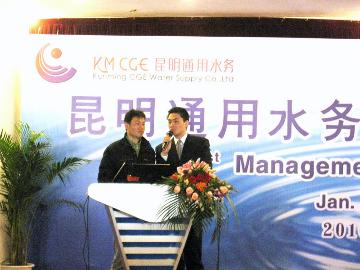 汇报人在接受主持人的提问