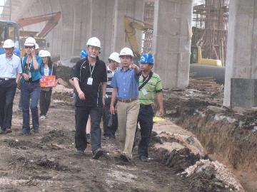 公司领导亲临施工现场检查工程情况