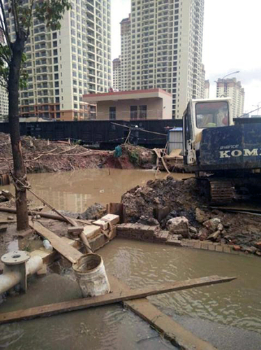 昆明市区王筇路DN800漏管恢复通水1